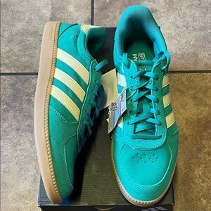 NEW Adidas Breaknet Sleek Sneakers - size 10